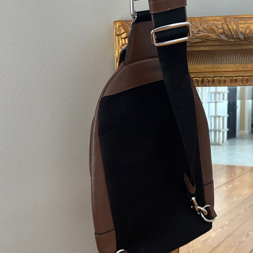 Coach Charles Messenger Brown Leather sling pack bag. - Picture 5 of 10